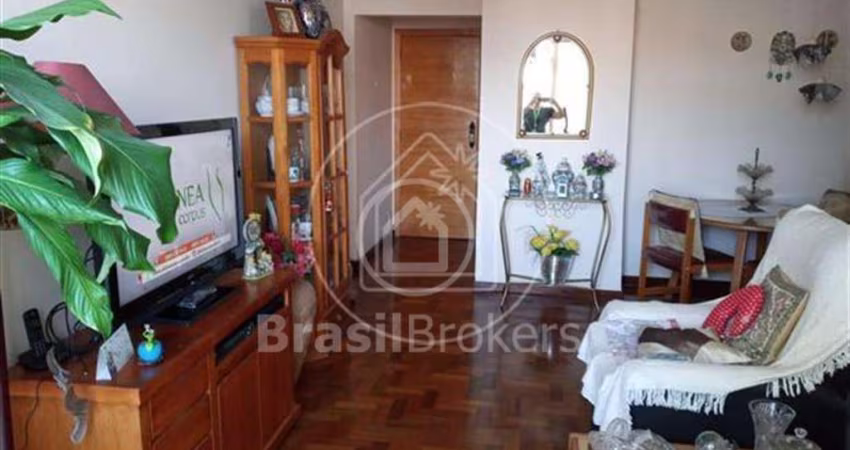 Apartamento à venda com 90m² e 3 quartos com vaga na Tijuca.