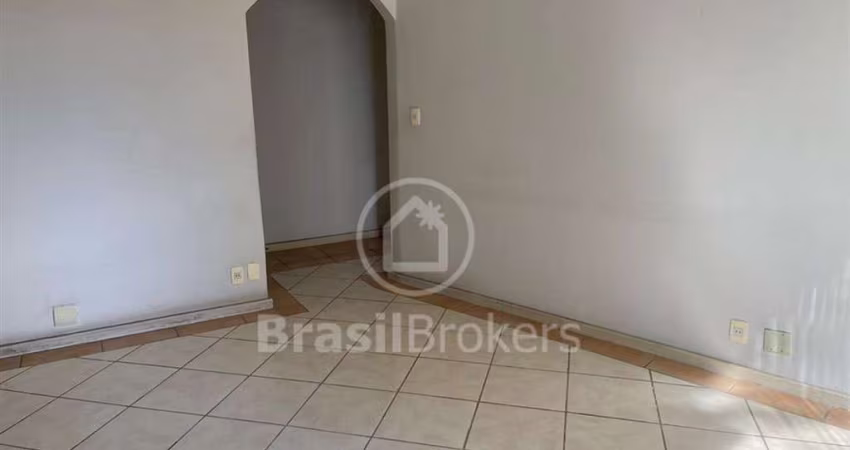 APARTAMENTO 2 QUARTOS COM VAGA NA TIJUCA