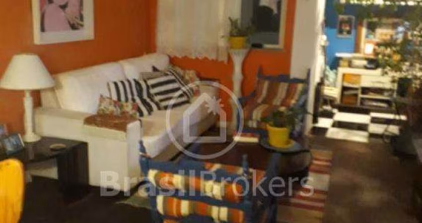 Oportunidade! Amplo apartamento(81m²) de dois quartos no Grajaú por R$260.000,00