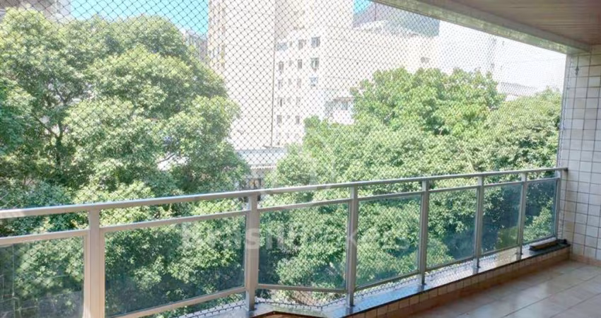 Apartamento de 3 quartos com 137 m², dependências completas, Varanda e vaga de garagem a 1 minuto do metro Uruguai.