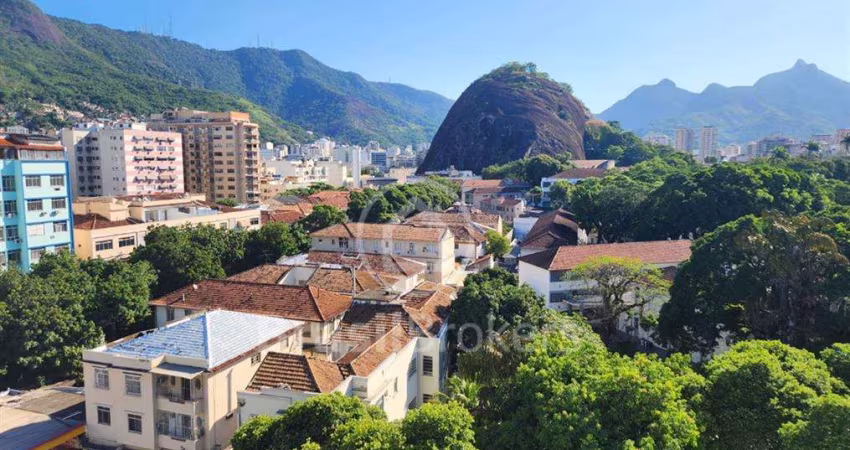 Excelente apartamento espaçoso de frente com vista livre em condomínio fechado, com localização privilegiada no bairro da Tijuca.