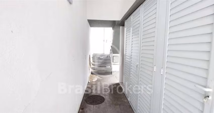 Oportunidade Imperdível no Centro do Rio de Janeiro: Prédio Comercial e Residencial à Venda!