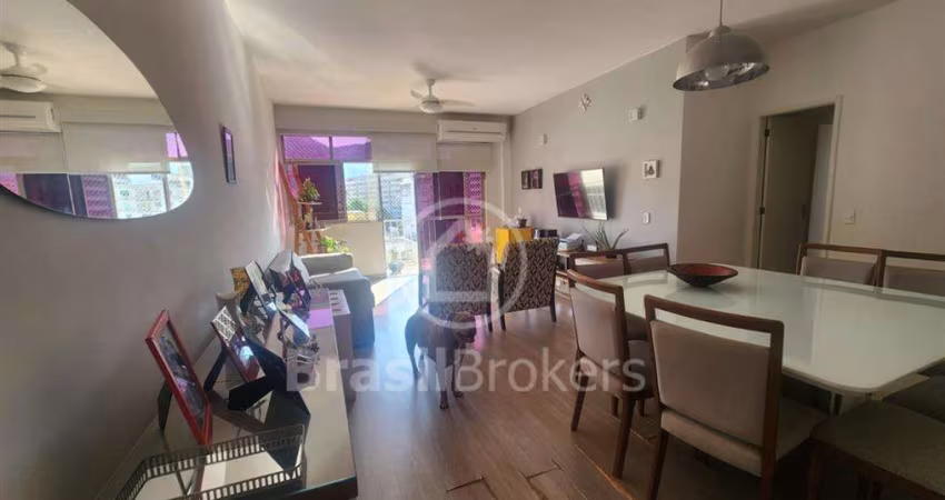 Apartamento 3 quartos - sendo 1 suíte com varanda - e 2 vagas de garagem