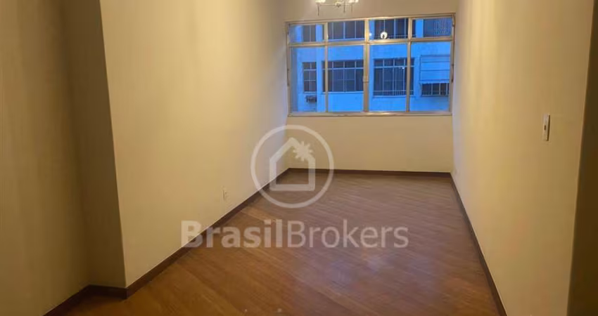 Venha morar no vibrante bairro da Tijuca, com excelente localização.