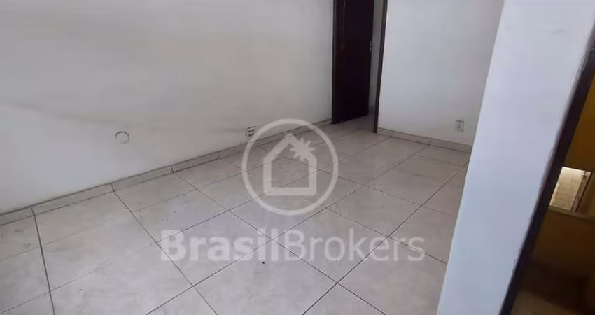 Prédio comercial em São Cristóvão, 3 andares.