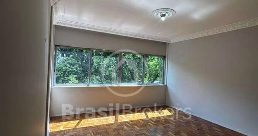 Excelente apartamento na Praça da Bandeira !!!!