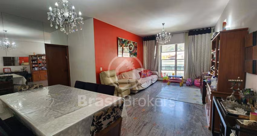 Apartamento para venda com 3 quartos , 2 vagas em área nobre da Tijuca com 128 m²