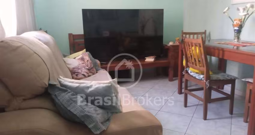 VENDO  DE 2 QUARTOS  NA TIJUCA