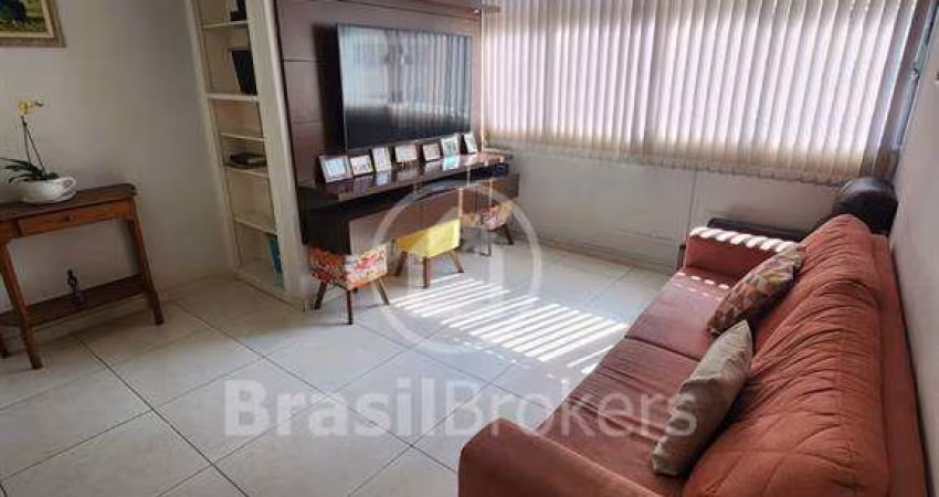 2 quartos na Praça da Bandeira com  vaga e pronto para entrar e morar