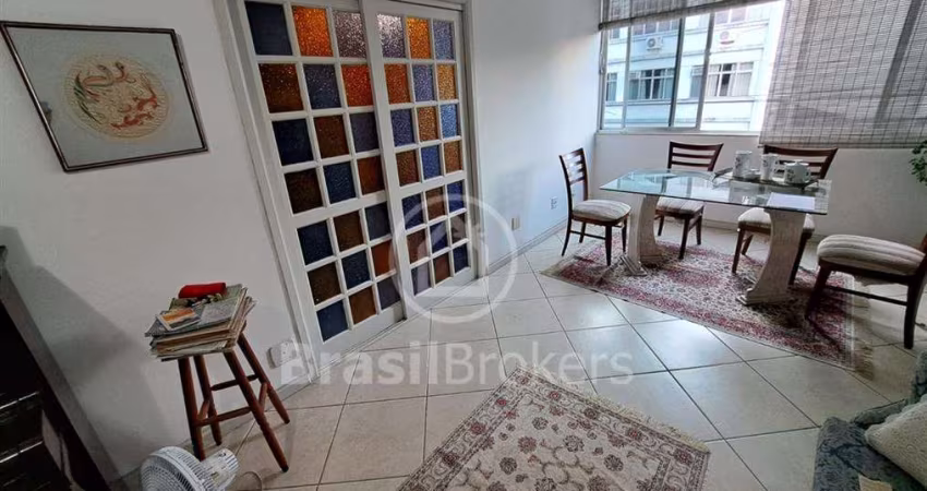Tijuca! Três quartos em rua transversal com suíte e vaga de garagem