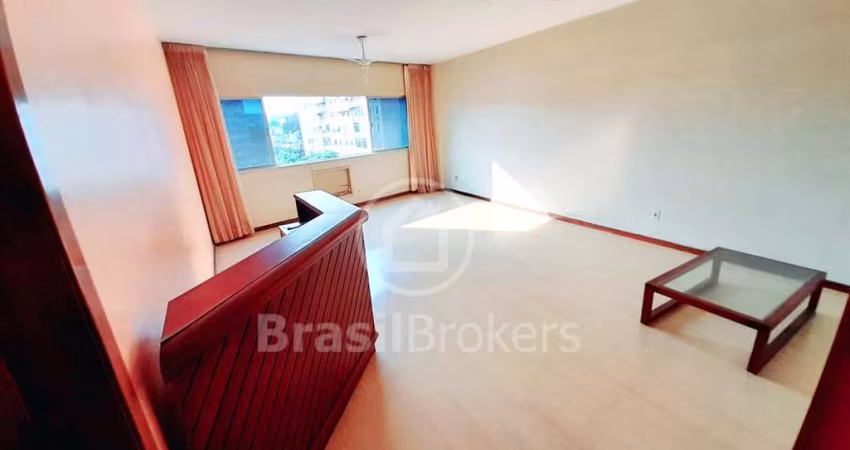 Apartamento de 3 quartos com dependência completa, 98 m², 2 vagas de garagem.