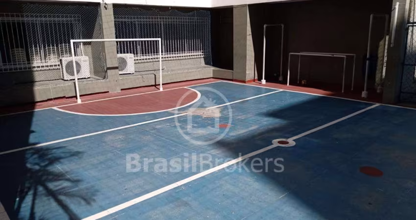 Apto. de dois quartos em Vila Isabel com suíte, vaga de garagem e infra total.