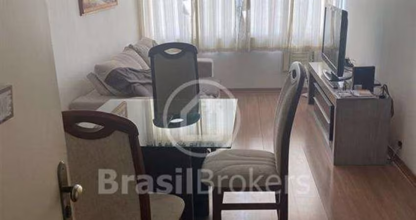 Apartamento de 2 quartos com dependência completa, 66 m².
