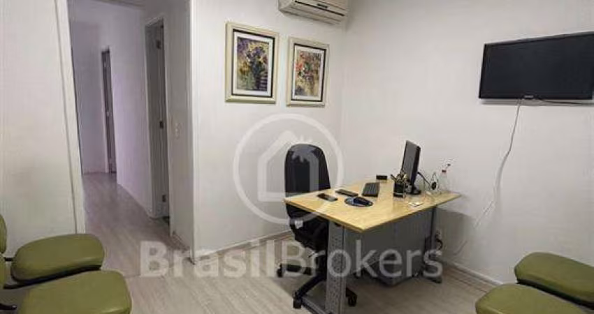 Sala comercial de 33m² com vaga colada na Praça Saens Pena!!!