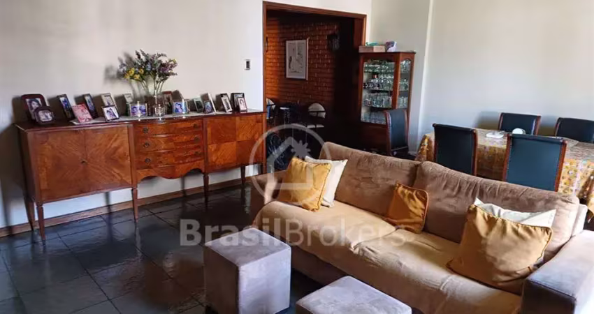 Apartamento de 3 quartos de 138m² próximo aoLargo da Segunda Feira