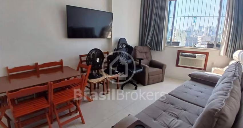 Apartamento mobiliado a venda no Centro do Rio com 1 vaga na escritura, 1 quarto e dependência completa