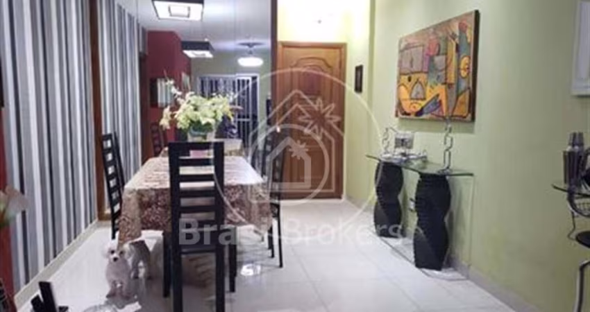 Apartamento de 2 quartos com suíte, sacada e vaga no Estácio!!!