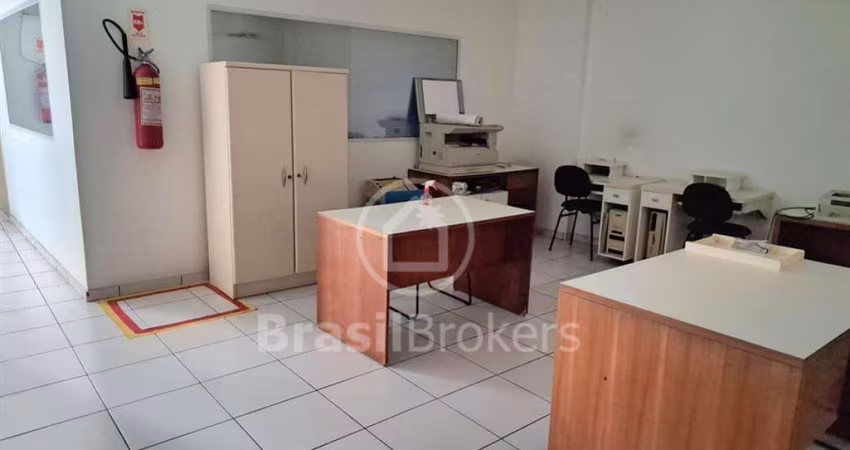 Sala comercial ampla e muito bem localizada