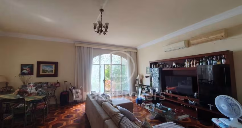 Casa 5 quartos, sendo 2 suítes