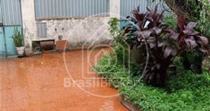 Casa 3 quartos, sendo 1 suíte