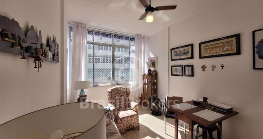 Descubra seu novo lar na Tijuca! Apartamento aconchegante de 2 quartos com 72m² e vista privilegiada.