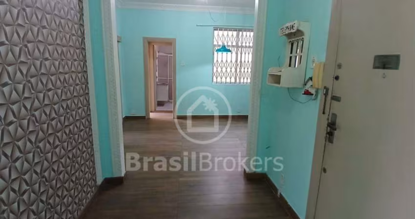Apartamento a venda no Rio Comprido, 3 quartos, varanda, elevador, sala, lavabo e ampla cozinha com área de serviço