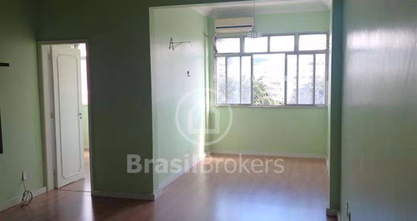 Barão de Mesquita,apartamento vazio junto à São Francisco Xavier