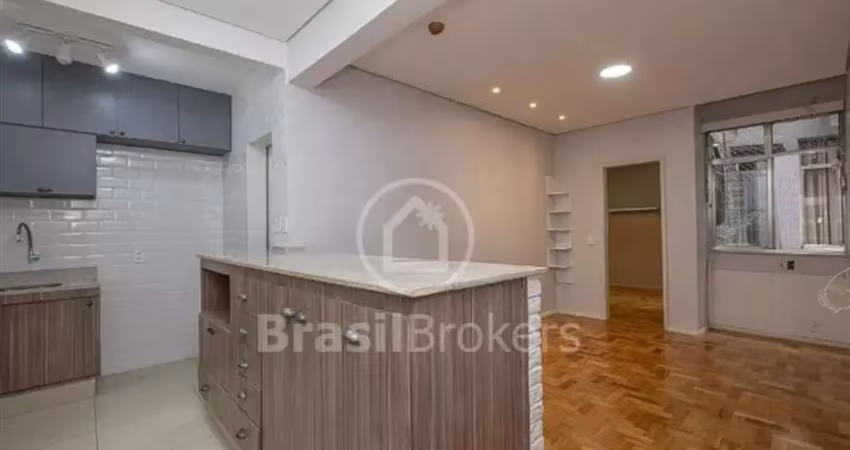 Apartamento de 1 quarto (suíte) com 43 m², vaga de garagem e todo reformado e modernizado a 6 minutos do metro