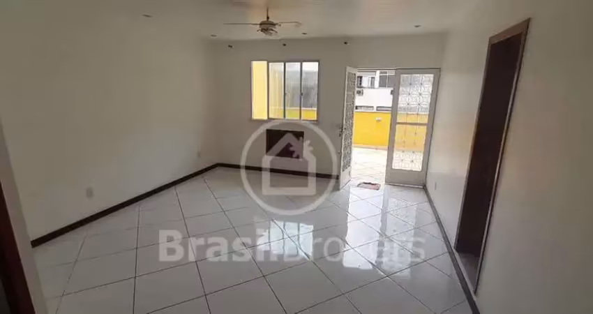 Apto tipo casa de vila - sala dois quartos à 300 metros da praça e metrô saens pena