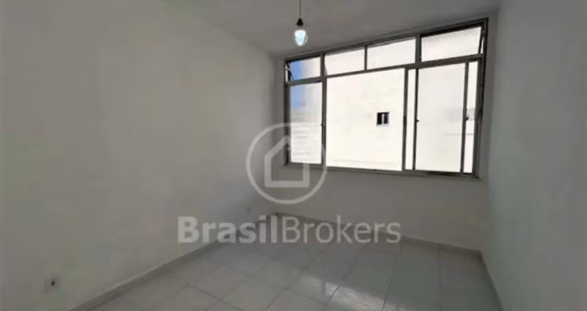 Encontre seu refúgio no coração do rio! charmoso conjugado com saleta e 1 quarto no centro