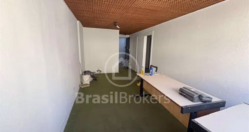 Prédio comercial/residencial localizado na rua do ouvidor.