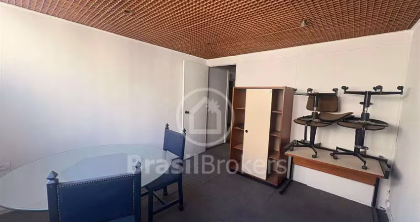 Prédio comercial/residencial localizado na rua do ouvidor.