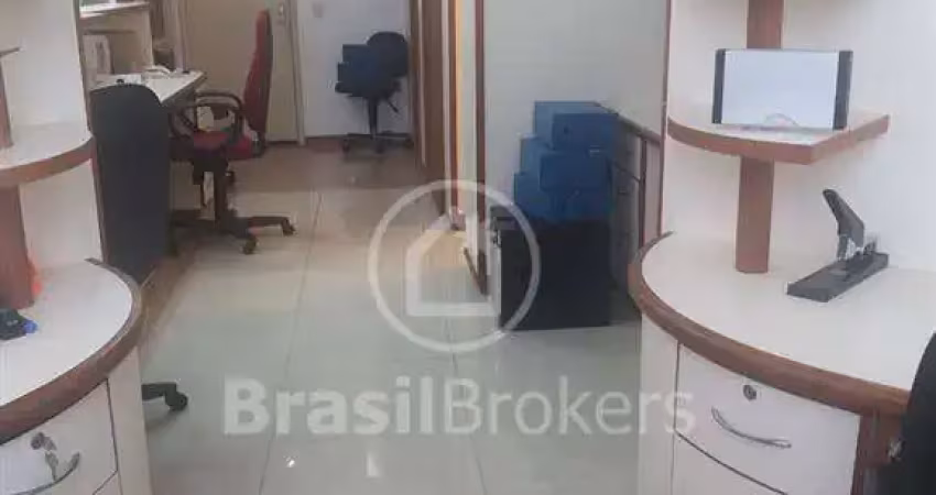 Sala comercial pronta para trabalhar no coração da tijuca