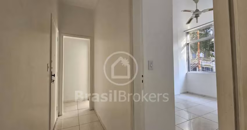 Descubra este amplo e exclusivo apartamento de 160m² ,vazio, medeiros pássaros.