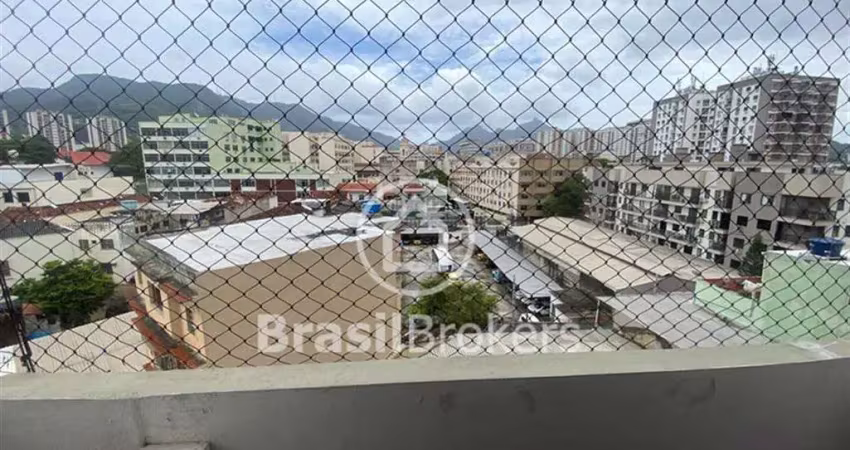 Apartamento a venda na tijuca, com 56 m², 1 vaga na escritura, varanda, 2 quartos e infraestrutura