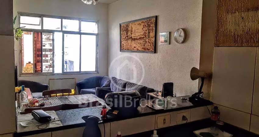 Apartamento sala, 2 quartos no coração da praça saens pena, ao lado do shopping tijuca pertinho do metrô .