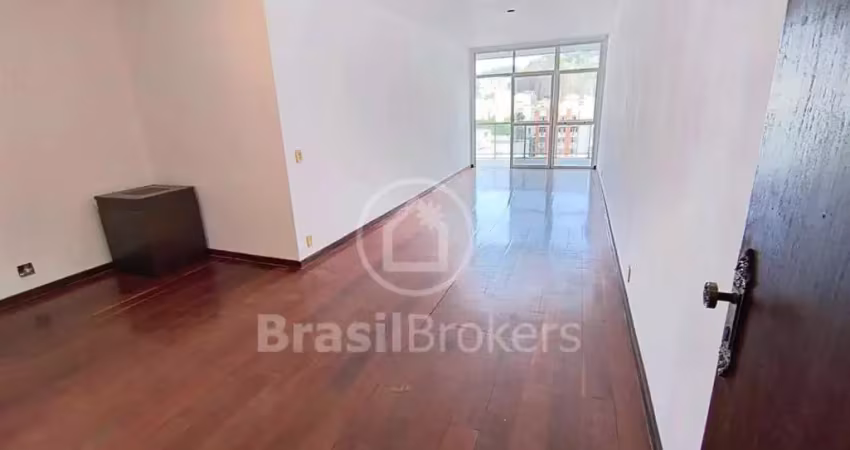 Apartamento de 3 quartos (1 suíte) com 147 m², varanda, 2 vagas de garagem a 6 minutos do metro.