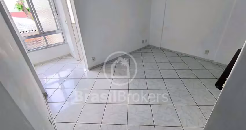 Apartamento 1 quarto reformado, colado a rua uruguai