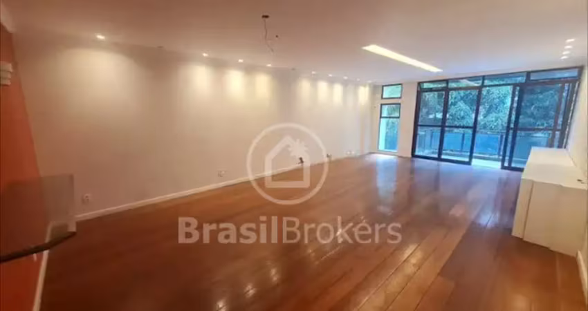 Apartamento de 4 quartos (2 suíte) com 226 m², varanda, 2 vagas de garagem a 3 min do metrô e a 10 min do shopping tijuca