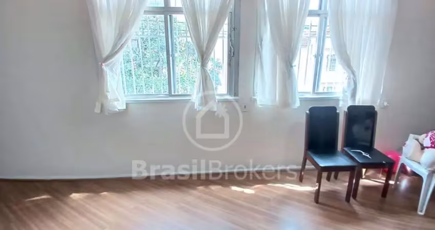 Apartamento a venda na rua josé higino, próximo ao metrô uruguai, 1 vaga, 3 quartos, 1 suíte e portaria 24 horas.