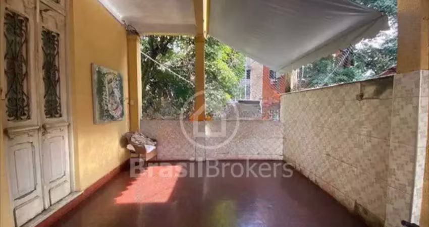 Apartamento tipo casa de 3 quartos dependência com 100m² perto do metrô!!!