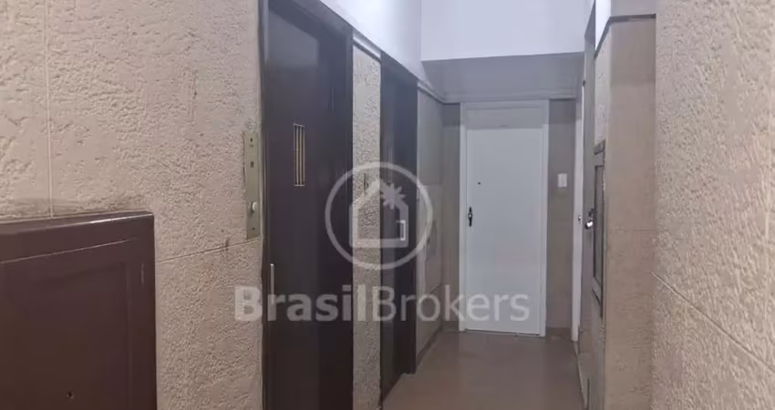 Em frente ao shopping tijuca apto 64 m²,  2 quartos + dependência completa