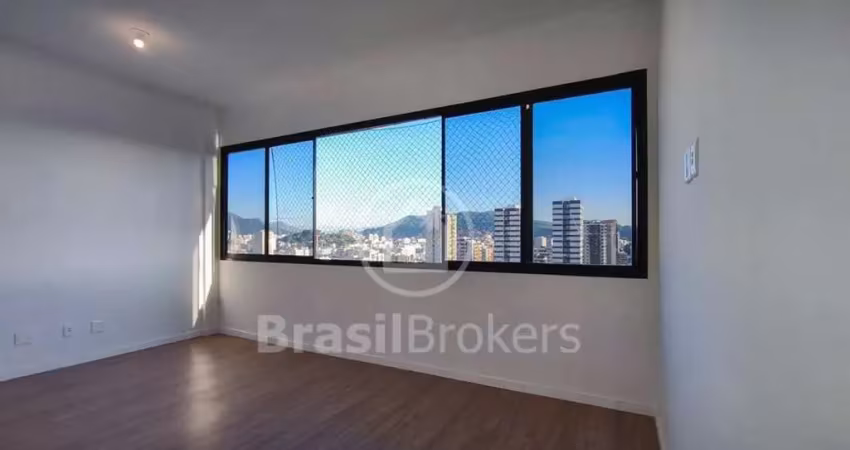 Apartamento de 3 quartos (1 suíte) com 85 m² todo reformado a 3 minutos do metrô e 1 minuto do shopping tijuca