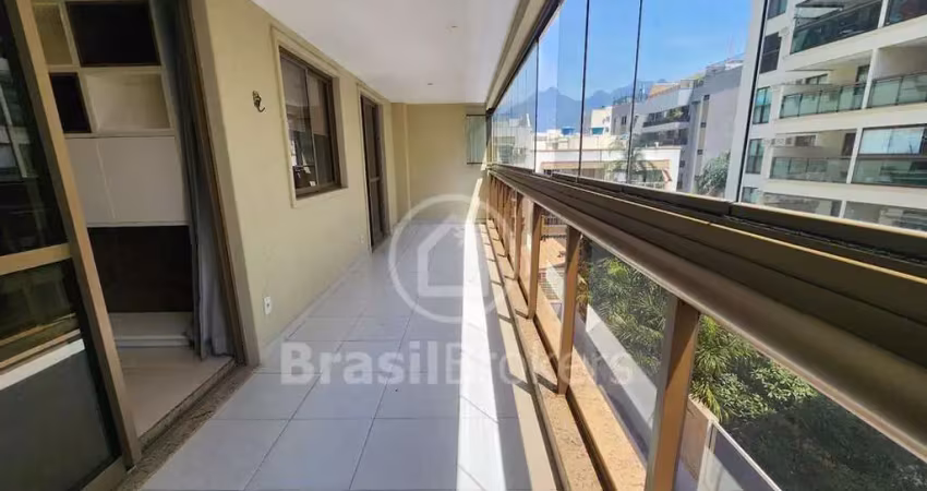 Apto com 112m², varandão, 2 suítes, dependência revertida, 2 vagas em prédio com infra!