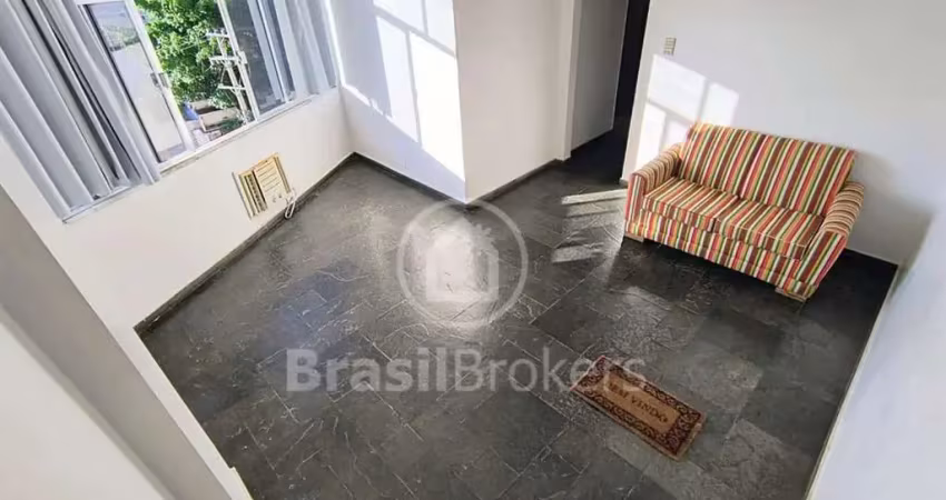 Apartamento de 2 quartos com 64 m² com vista livre.