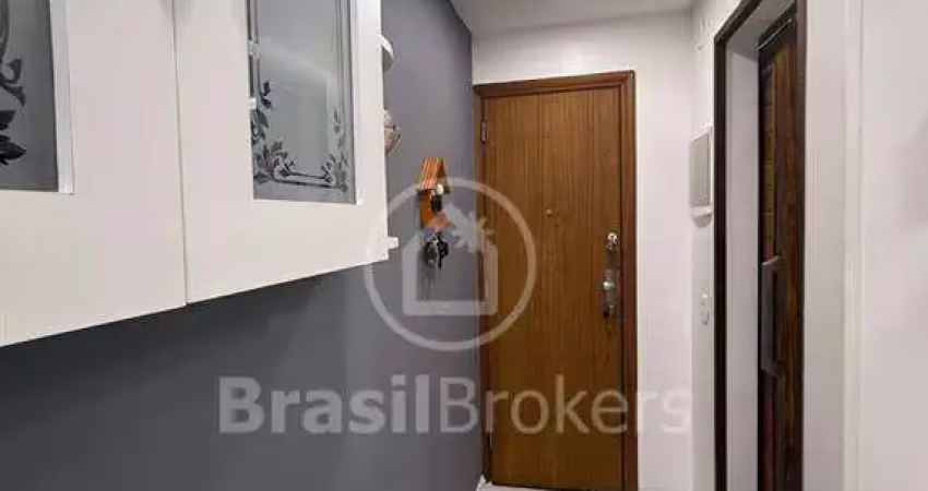 Apartameto alto padrão - 103 m² - reformado - 3 quartos -  2 vagas e varanda  na tijuca