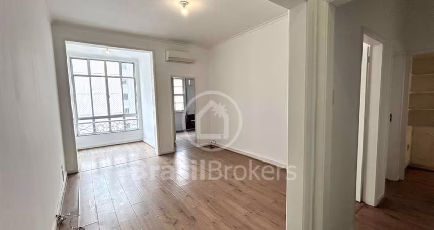 Clássico e Elegante: Apartamento Art Déco no  Posto 6 em Copacabana com 91m²