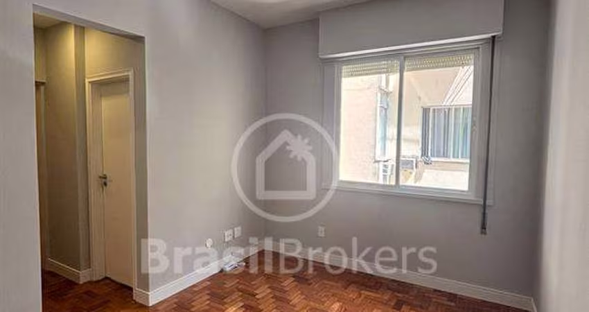 Apartamento Quarto e Sala com 36 mts. em Ipanema, Rio de Janeiro - RJ