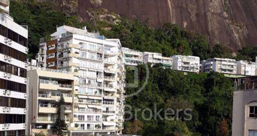Apartamento com 94 m2, 2 quartos, dependência e vaga na Lagoa - Rio de Janeiro