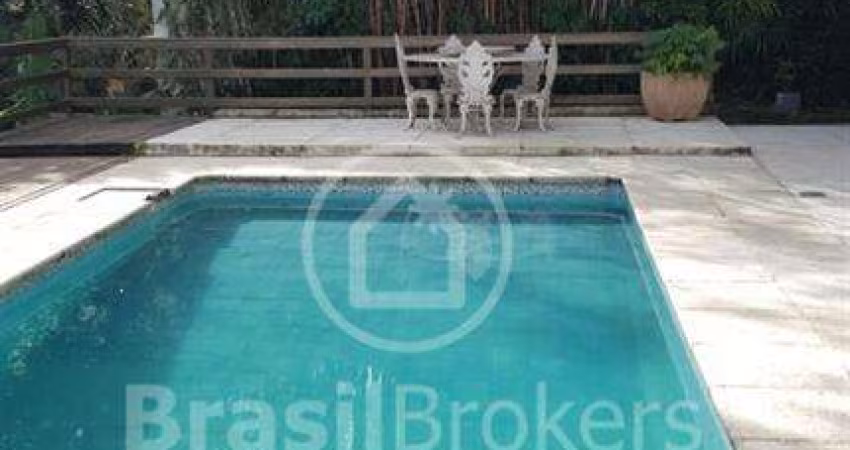 Casa à venda com 800m² e 5 suítes em São Conrado
